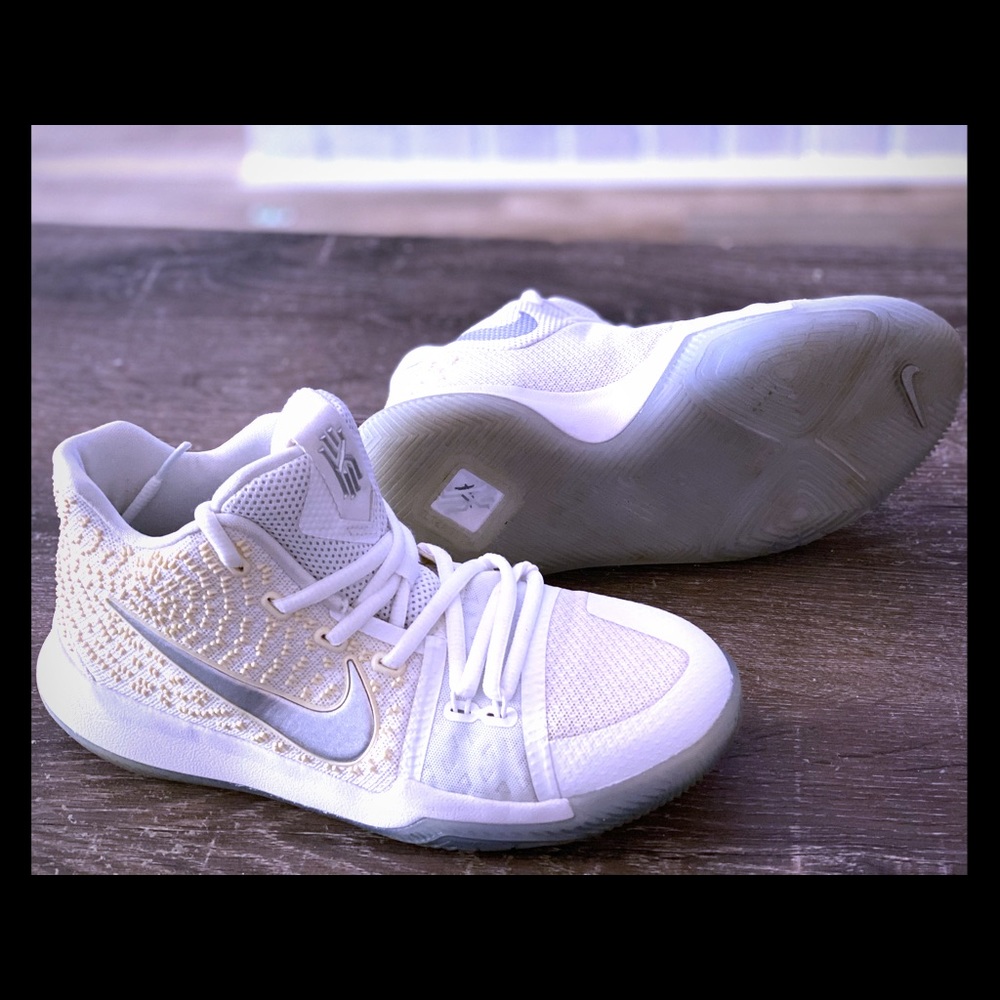 Nike Kyrie 3 chrome white